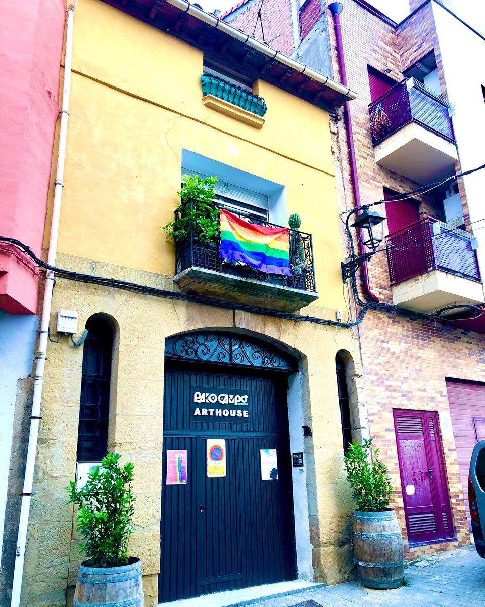 PakoCampo's tweet photo. Cenicero se tiñe de colores para celebrar la Semana del Orgullo LGBTIQ+ 2023. El ayuntamiento se inunda de luz multicolor, la casa de cultura se cubre con metros de tela, y en Pako Campo artHOUSE no podíamos ser menos!
#orgullo #cenicero #pride #larioja https://t.co/PUR1pV2AZ4