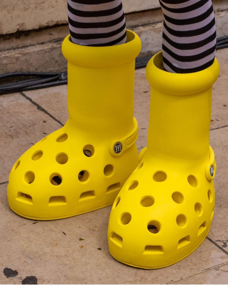 Xtremsnkrs's tweet photo. Crocs  and MSCHF collaboration 
·
·
·
#sandalcrocs #sepatucrocs #crocskids #crocsanak #crocsmurah #crocs #crocsoriginal #crocssale #crocsori #mschf #mschfboots #crocs_mschf https://t.co/YPAb3KvdPr