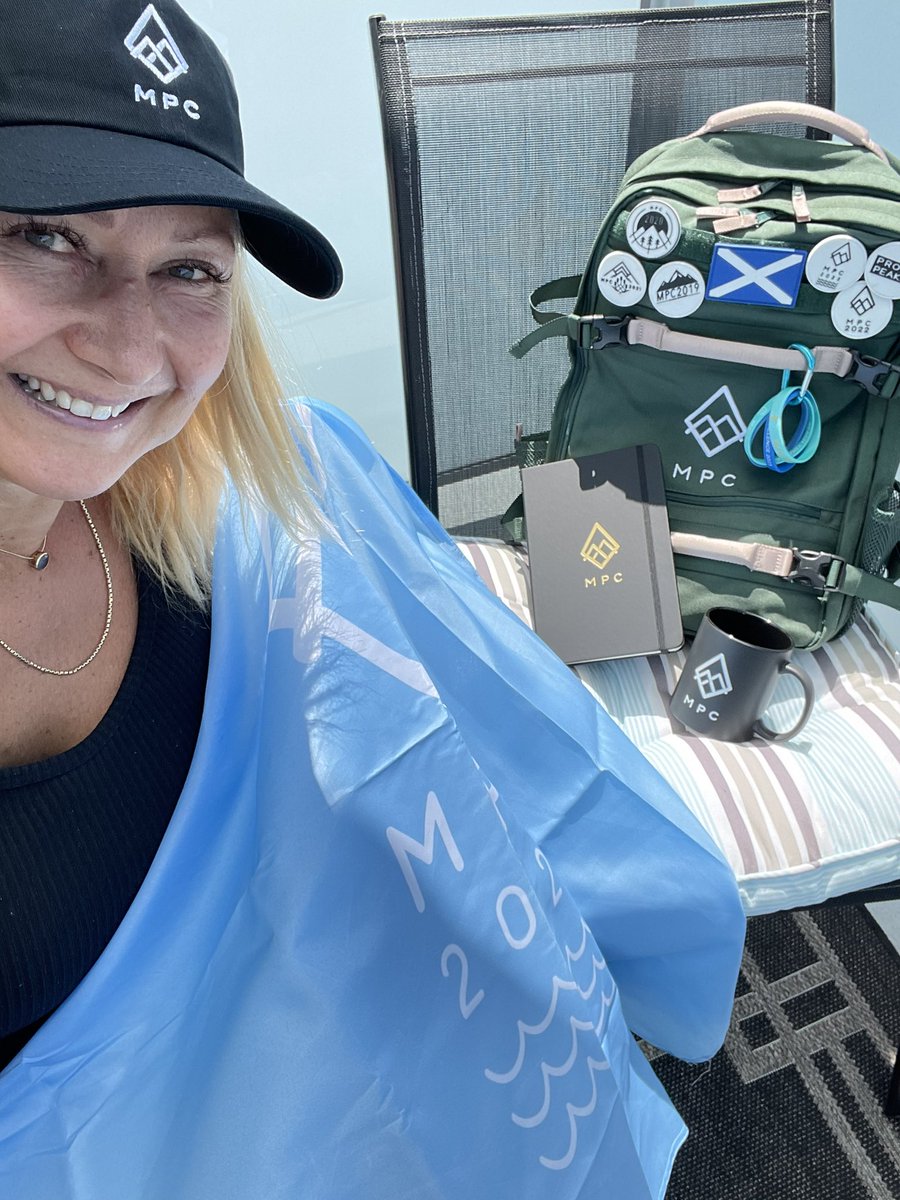 Thank you @mypeakchallenge for the best surprise when I got home today!! My new #MPC2023 Flag feels like one giant Peaker hug! 🤗🌎 Excited for some new adventures with all my MPC goodies!! 🥰🩵💪🏼 @SamHeughan @OurOcean @IslandPeakers #PeakerAdventures