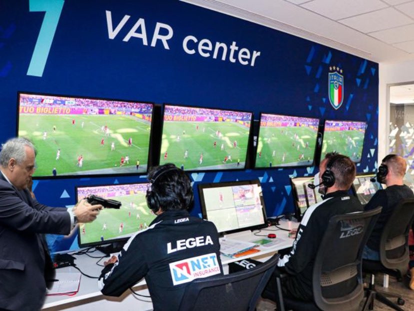 TatyEnjoyer's tweet photo. Che parte la nuova wave signori, non vi agitate per il calciomercato, tranquilli che lotito sta in Molise a lavorà.

Qui viene ripreso mentre lavora per noi ❤️

Vi lascio la base meme https://t.co/DZHdYrVfj6