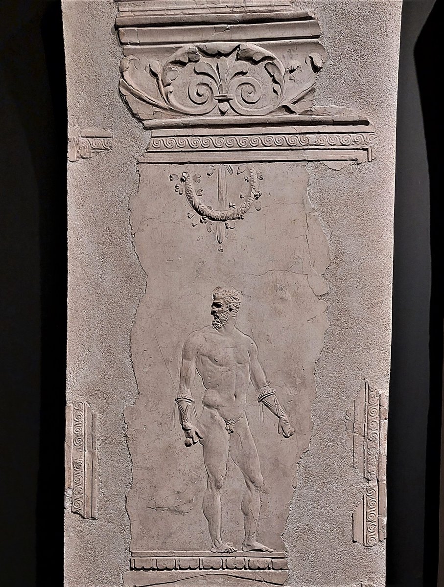 #ReliefWednesday
Refined relief of boxer in stucco from the thermal baths complex forming a wing of Villa Petraro in Stabiae.
New decorative work just being finished in 79 AD when Vesuvius.....  
Now in new Museo Archeologico di Castellammare di Stabia.
