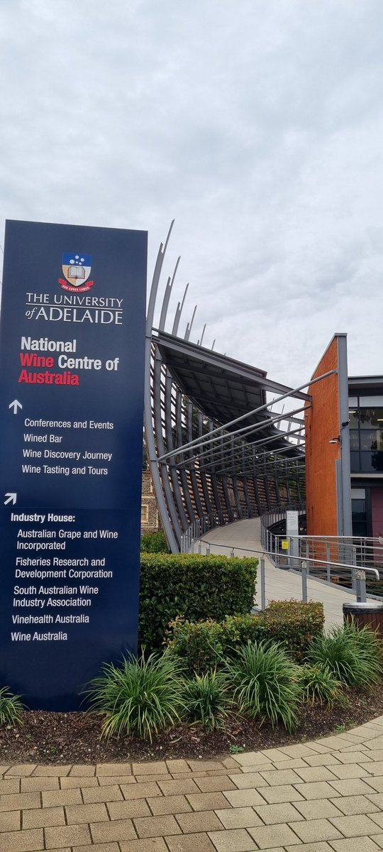 Congratulations to all the award winners at the School of Biological Sciences Prizes and Awards Ceremony last night ✨️