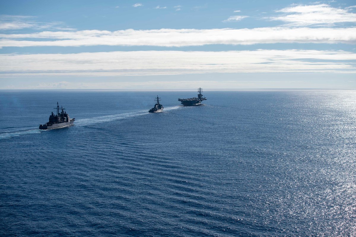 Staying proficient: Aircraft attached to the Nimitz Carrier Strike Group conduct flight ops and #USSBunkerHill (CG 52), #USSDecatur (DDG 73) and aircraft carrier #USSNimitz (CVN 68) steam in formation in the #PacificOcean.
@surfacewarriors @USNavy