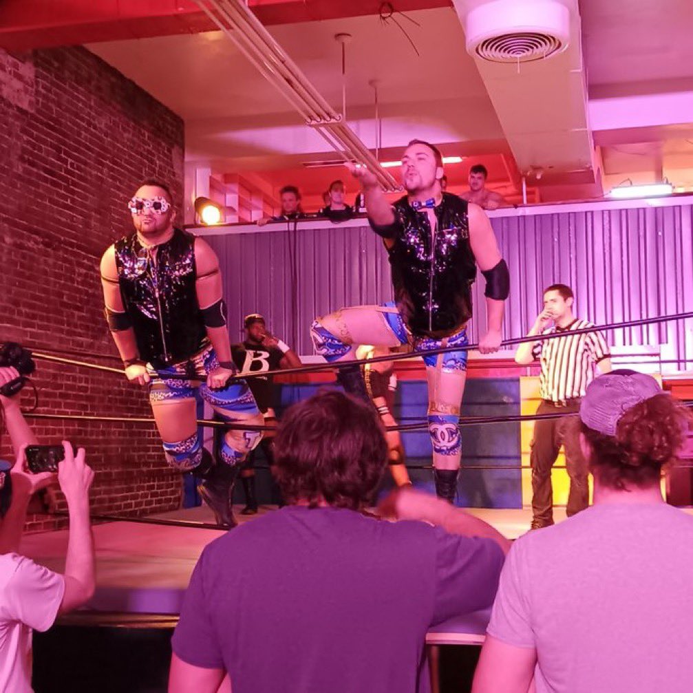 RunwayWrestling's tweet photo. Looking good and feeling fine #tagteamtuesday #fashion #fashionista #mrdesign #therunway #880wrestling https://t.co/TVoT6c5yN8