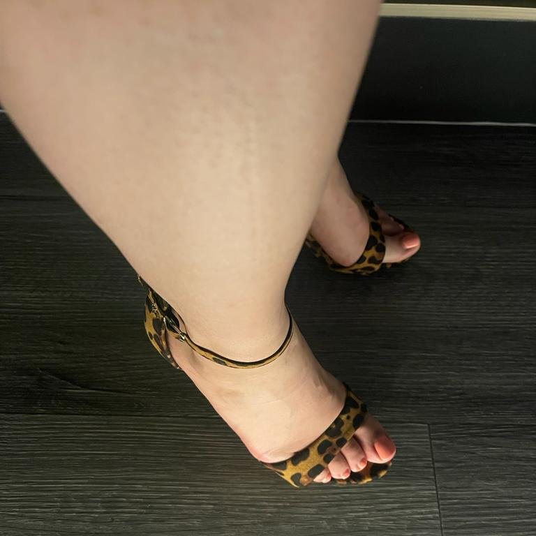 petiteprettyfee's tweet photo. Hello here is my new account im going to start posting my sexy feet. #petite #pretty #feet #feetfetish #sexy https://t.co/7tYxN82a9v