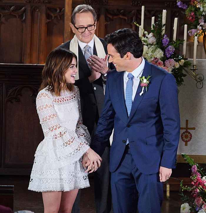 EzriaClub's tweet image. [27 June 2017]
And also Happy Aria and Ezra 6th Wedding Anniversary 😍❤
❤❤
#Ezria #PLL #EzriaWedding #EzriaForever