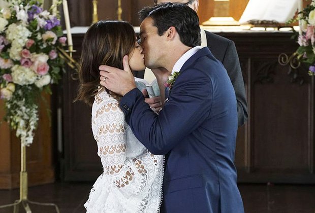EzriaClub's tweet image. [27 June 2017]
And also Happy Aria and Ezra 6th Wedding Anniversary 😍❤
❤❤
#Ezria #PLL #EzriaWedding #EzriaForever