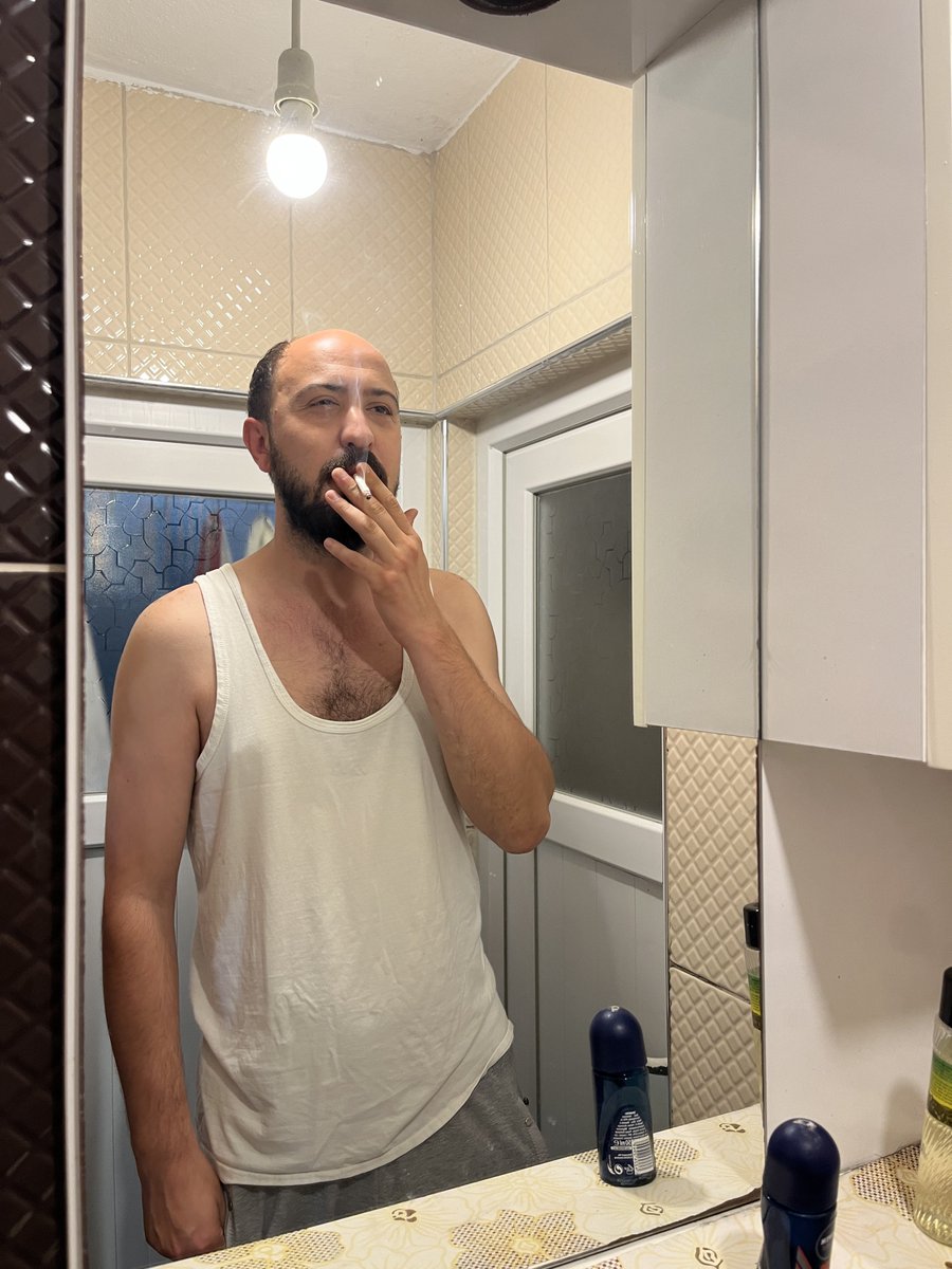 düşünsene sevdiğim sabah beni bayram namazına kaldırıyorsun namazdan sonra kurbanı kesip beraber kavurma yiyoruz