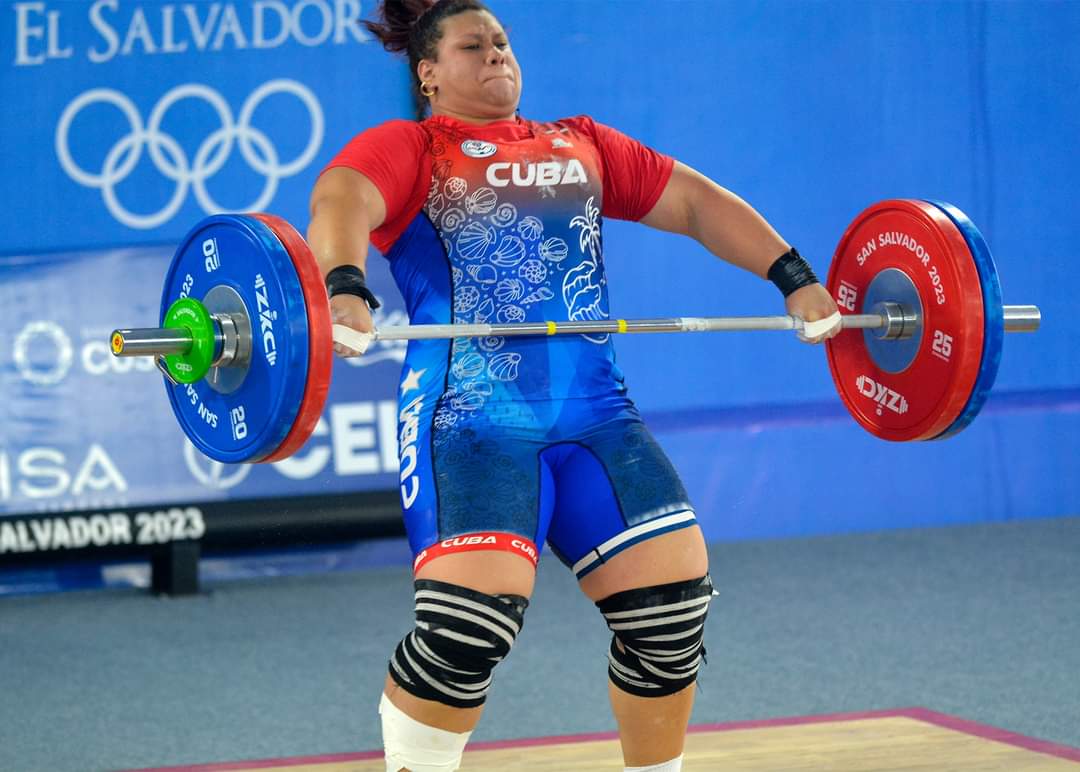 DiazCanelB's tweet photo. Idalys, la abanderada, emocionó con su tercer oro centroamericano. Felicidades a Elisbet, nadadora de Baracoa, reina de estos juegos junto a Andy, de tenis de mesa. Aplausos al judo, tiro, gimnasia, remo, pesas, y a todos esos muchachos que nos alegran tanto en #SanSalvador2023. https://t.co/0J2mOvErXm