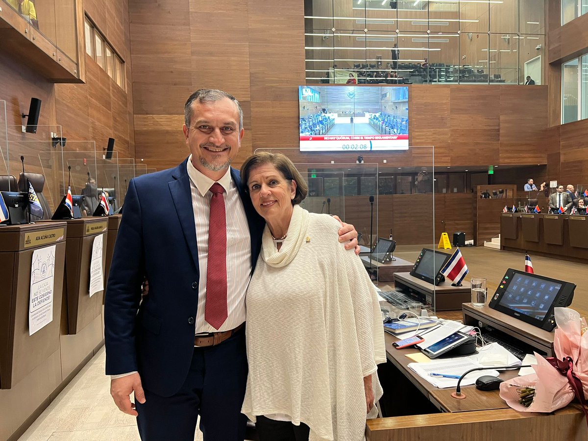 Feliz cumpleaños doña Pilar