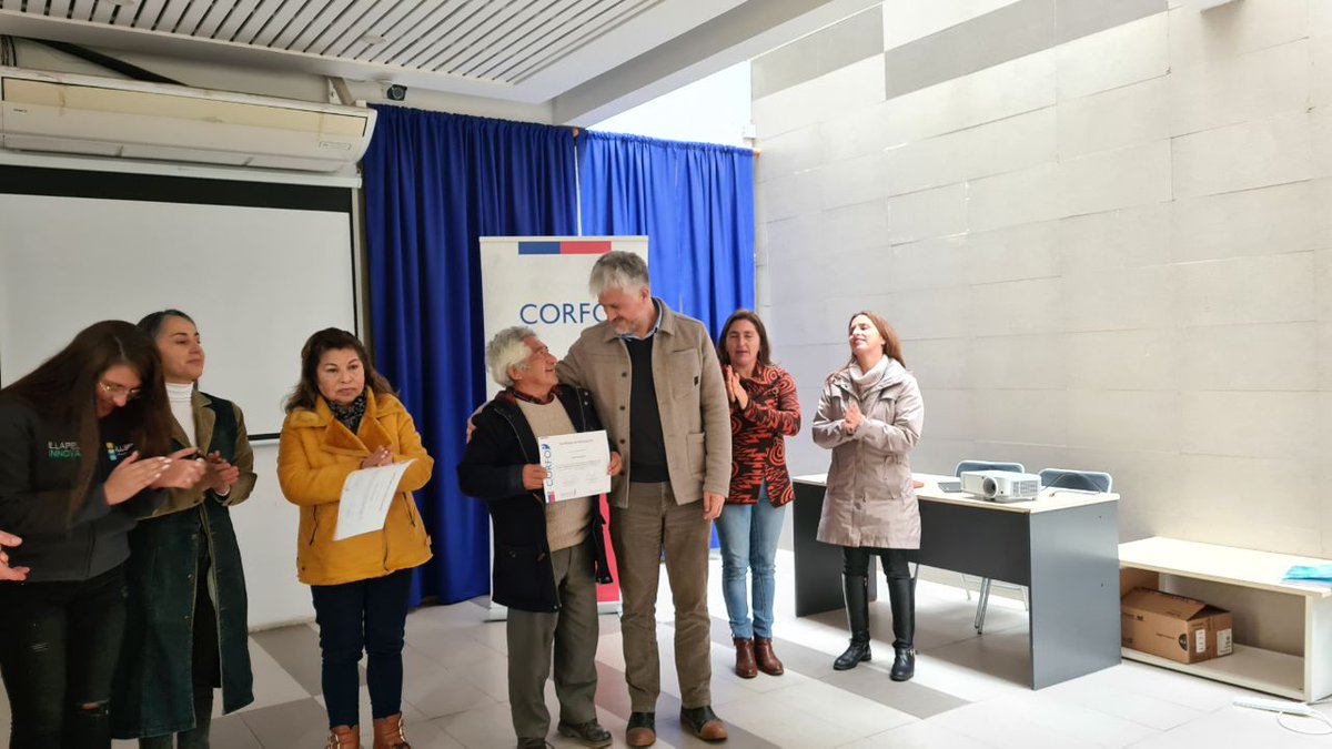 Treinta emprendedores de la provincia del Choapa recibieron conocimientos y herramientas para competir en mercados de su interés. Nuestro director <a href="/randreszurita/">🌳 Andrés Zurita 🌳</a> junto a <a href="/yasersoleman/">yaser soleman</a> asesor en innovación turística y Jaime Guazzini, director del programa,entregaron los diplomas.