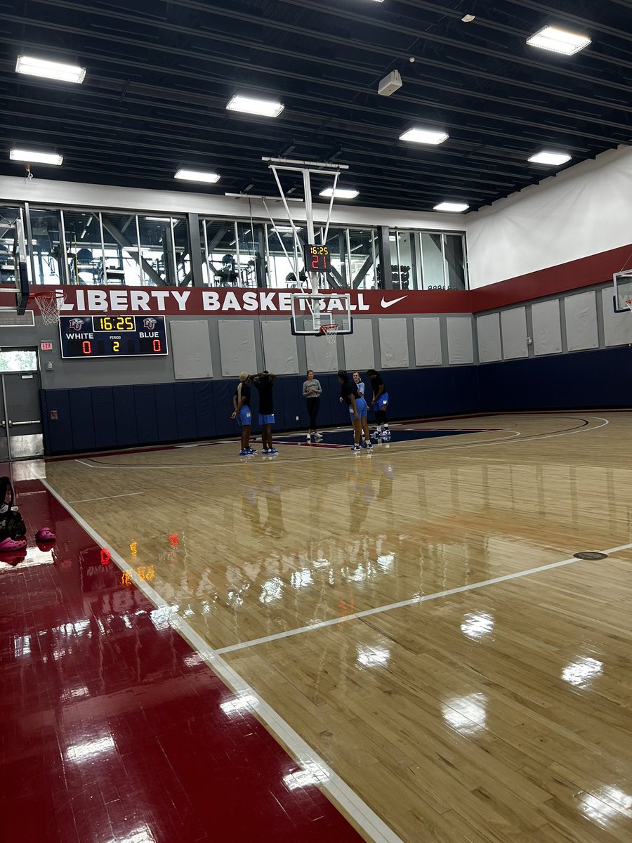 CarverYellow's tweet photo. Late Post‼️‼️ June 23rd through June 25th carver girls basketball had the opportunity to attend @LibertyU for a basketball camp and the girls enjoyed it . https://t.co/HgAAh2foiW