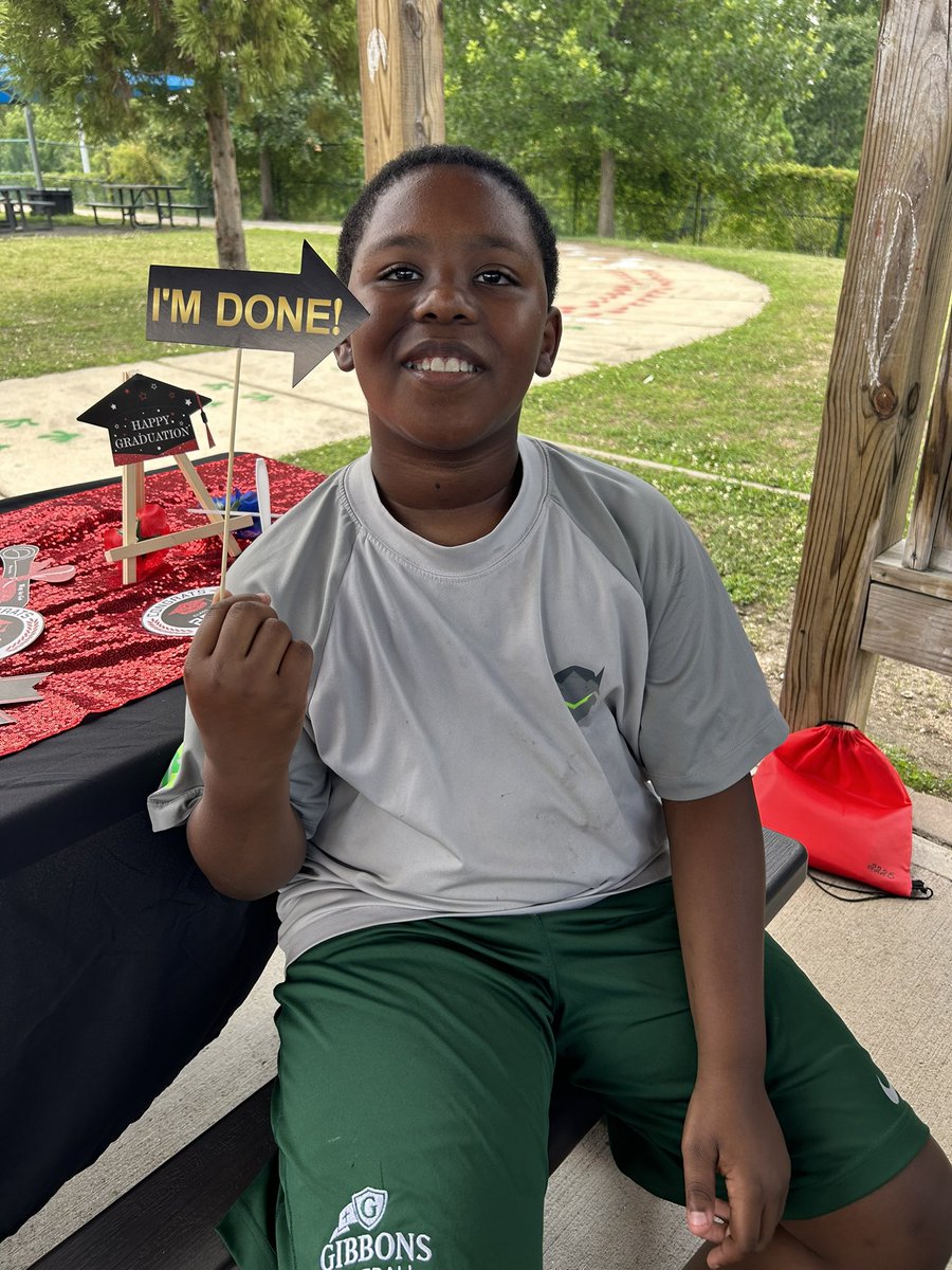 LearnEveryday5's tweet photo. So much fun today eating Italian Ice that @pta_nfp provided for our fifth graders for moving up to 6th grade! @NFP_Elementary we k ow how to cool off on a nice hot day! https://t.co/jdOe05pZUd