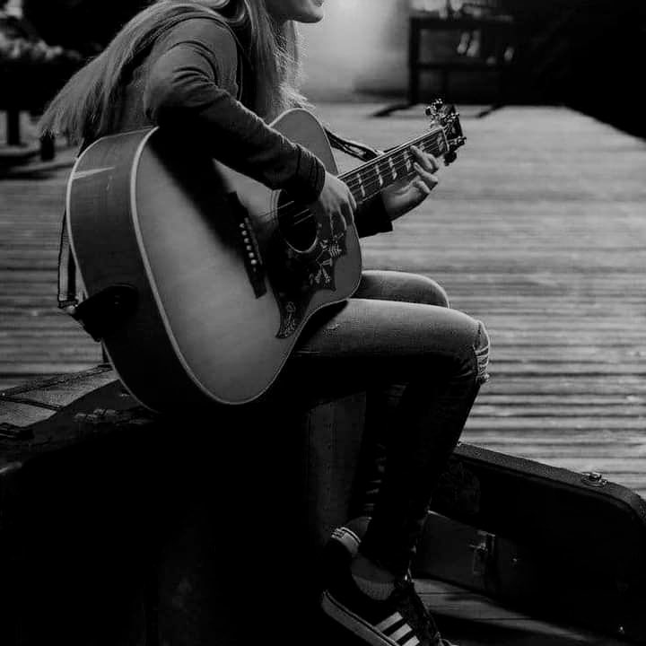 StevieStrums's tweet photo. “𝙉𝙚𝙫𝙚𝙧 𝙝𝙖𝙫𝙚 𝙄 𝙗𝙚𝙚𝙣 𝙖 𝙘𝙖𝙡𝙢 𝙗𝙡𝙪𝙚 𝙨𝙚𝙖, 𝙄 𝙝𝙖𝙫𝙚 𝙖𝙡𝙬𝙖𝙮𝙨 𝙗𝙚𝙚𝙣 𝙖 𝙨𝙩𝙤𝙧𝙢”

🎤starving musician
 
🎤festival junkie 

🎤fleetwood mac wannabe

🎤lgbtq+

🎤#taken https://t.co/vXbApUrdi3