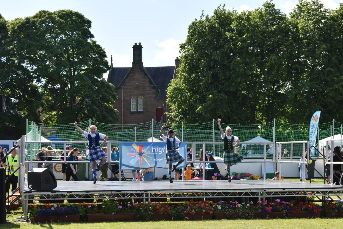 cheryl_heggie's tweet photo. Saturday dance team performing at the #Getsetforsummer event held at #northernmeetingpark What a fantastic FREE event put on by @HLHsocial and LCC Live. ‘Ghillie’ the mascot from Cowal Highland Gathering came along for the day too!
#highlanddance #ghilliesscottishtour https://t.co/byf3FeeVXA