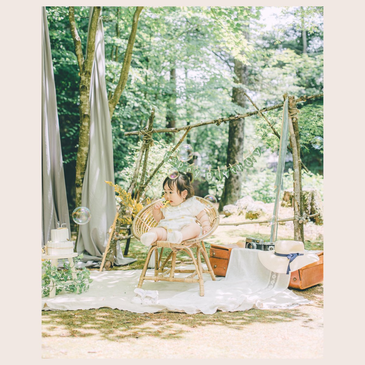 rbstudio_ka's tweet photo. 𝚋𝚒𝚛𝚝𝚑𝚍𝚊𝚢
1歳のバースデー記念✨
この日は天気も良く
ガーデンには撮影セットも
作って撮影開始☺︎

一升餅では泣くかなと思いきや
余裕で立ち上がりみんなを驚かせて
くれました😁

#バースデーフォト
#軽井沢バースデーフォト
#軽井沢フォトスタジオ
#軽井沢写真スタジオ
#1歳女の子 https://t.co/jxTWVTIT4q