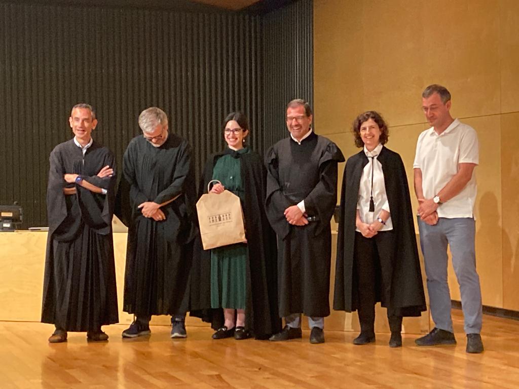Our dear MD/PhD student @SofiaLealsantos defended her PhD ~1 week ago. I could not be more proud. Just an overall amazing defense. She is going to do great, great things. Thank you to the @Med_UMinho for such a fabulous student and to @denisejcai, @okaysteve, and @TJRyan_77 too!!