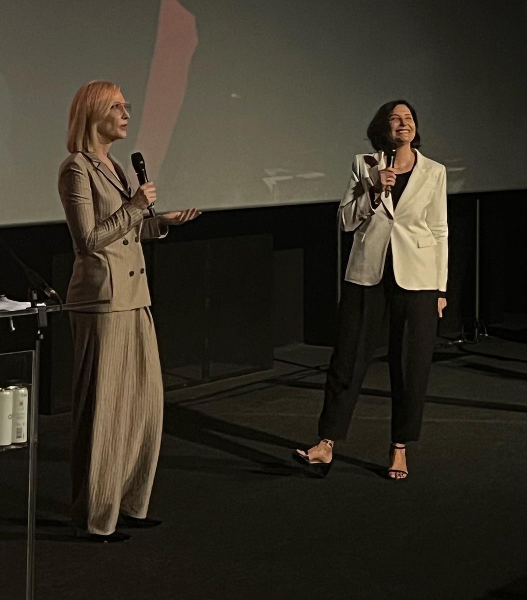 brcblanchett's tweet photo. Cate Blanchett também participou hoje do lançamento da nova campanha publicitária do perfume Sí de Giorgio Armani, o qual é garota propaganda desde 2013. https://t.co/7CscXUmn01