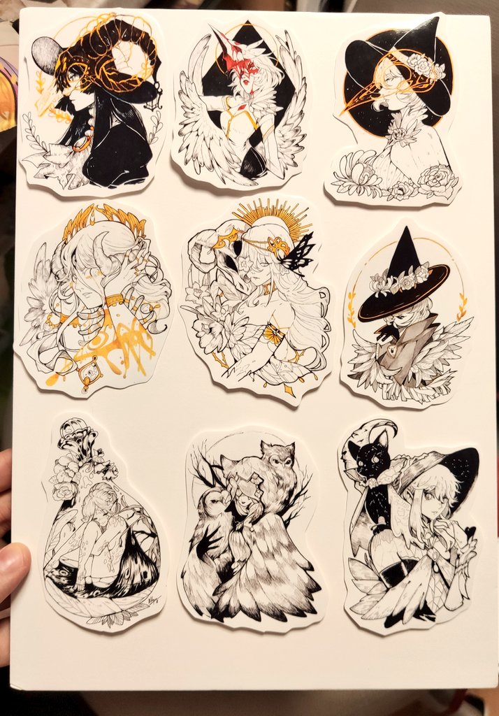 Also this set of original vinill stickers i sell in con Are each 3€ and are more bigger than my standar sticker are can see the comparation