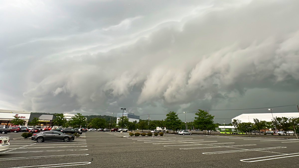 Incoming shelf cloud in Wayne NJ #njwx @NWSNewYorkNY @NWS_MountHolly