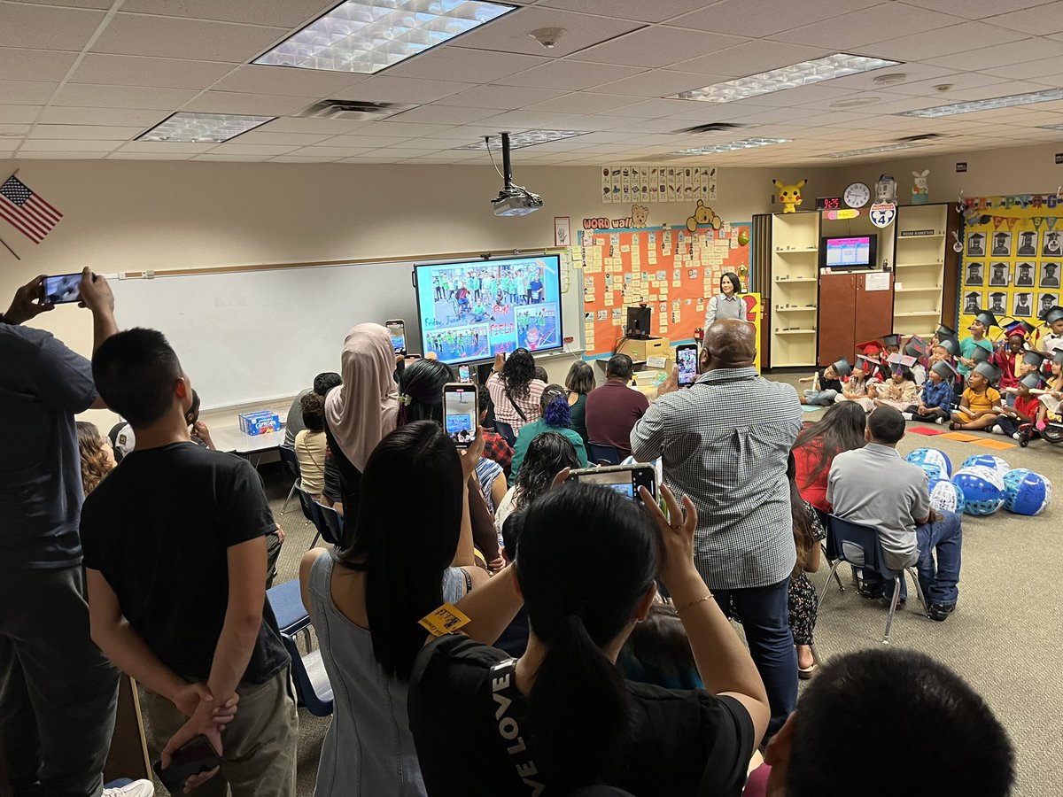 MatturroMEd's tweet photo. Some sweet momentos from Ms. Nguyen to her kinder kiddos for Celebration!! @ajbushelem #ReadyforFirstGrade https://t.co/fQDIroCOyX