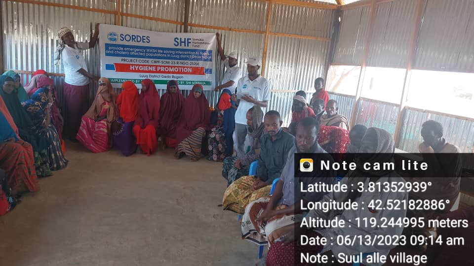 ReliefSordes's tweet photo. SORDES staff doing hygiene promotion sessions in shiniile and Carabley IDP camps in Luuq district, Gedo Region, project supported by @shf_somalia https://t.co/edFKKqBxVS