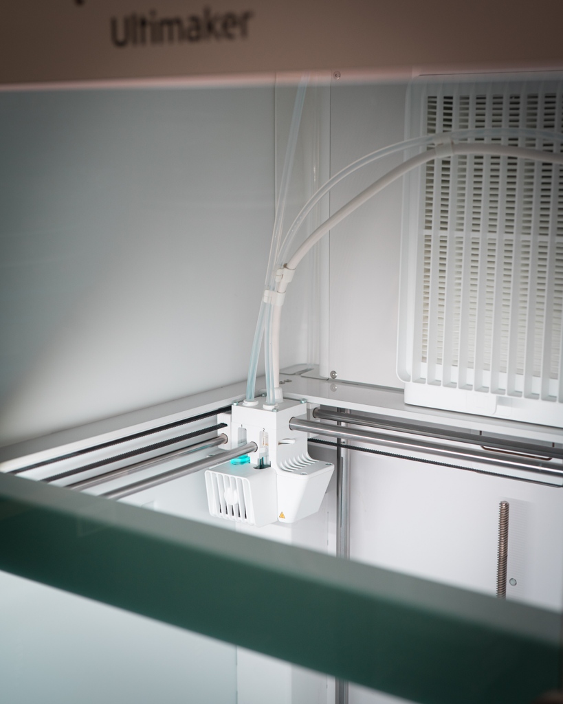 CoreElecAU's tweet image. We&apos;re excited to have gotten our hot little hands on to an #Ultimaker S7 in the #CoreElectronics Factory. Just finishing commissioning it, we can&apos;t wait to test out the new flexible build plate and bed sensors. Learn more about the #UltimakerS7 here: coreelec.io/r1