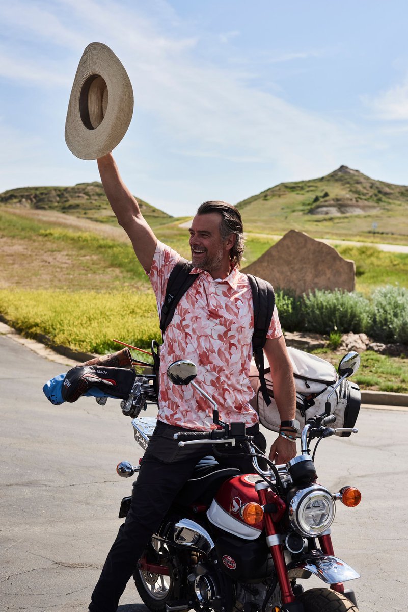 joshduhamel's tweet photo. Rolling through North Dakota on a trip with my buddies. #Legendary #HelloND #BeNDLegendary https://t.co/bgTSg1TikV