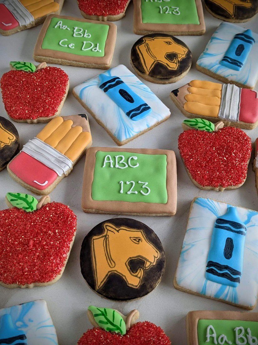 Pearson Pride on display with this “sweet” gift of beautifully hand-decorated cookies! #GoPanthers #Yum <a href="/SD23News/">Central Okanagan Public Schools</a>
