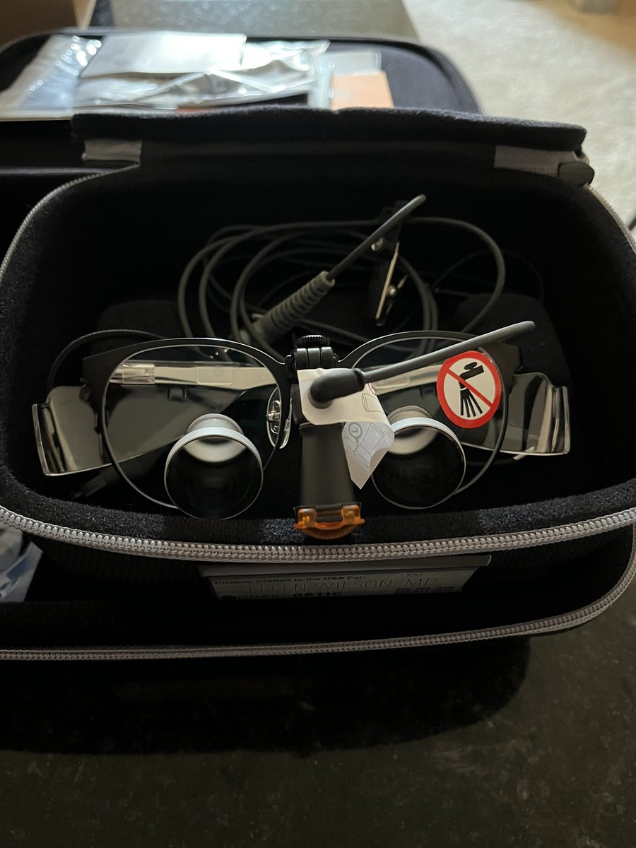 EllenSWilson's tweet image. loupes are heaaaaaa!!! just in time for vascular next block 🤓