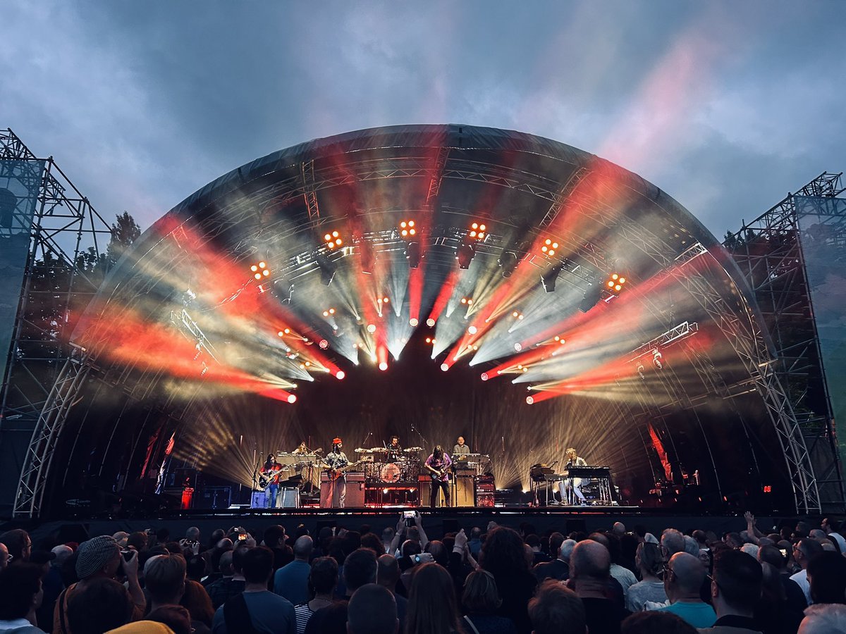 CraigRubbathan's tweet photo. A magnificent evening with @TheWarOnDrugs at Trinity in Dublin. 

#thewarondrugs https://t.co/1scQyaA12t
