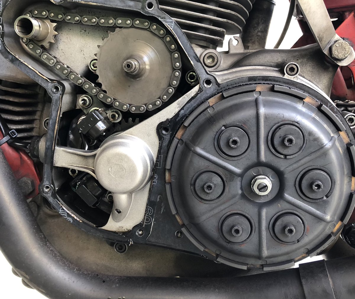 #みんなのDucatiをみせてくれ

梅雨の合間にFフォークOHとクラッチ板交換を…