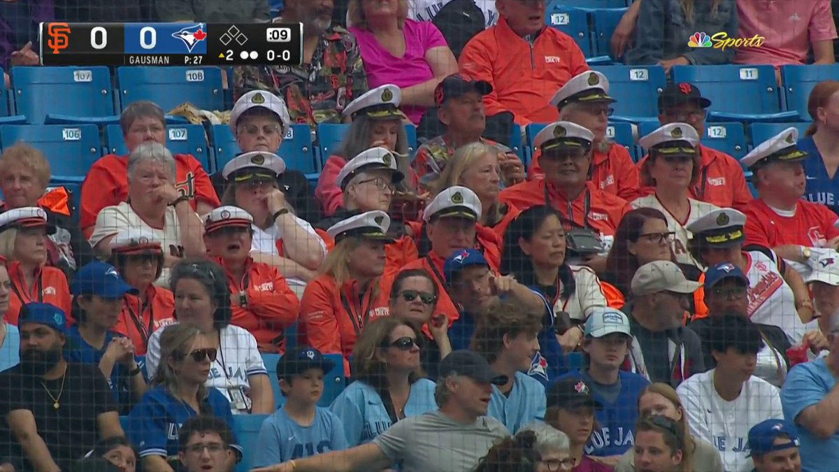 Brandon Belt Fan Club in attendance 🫡