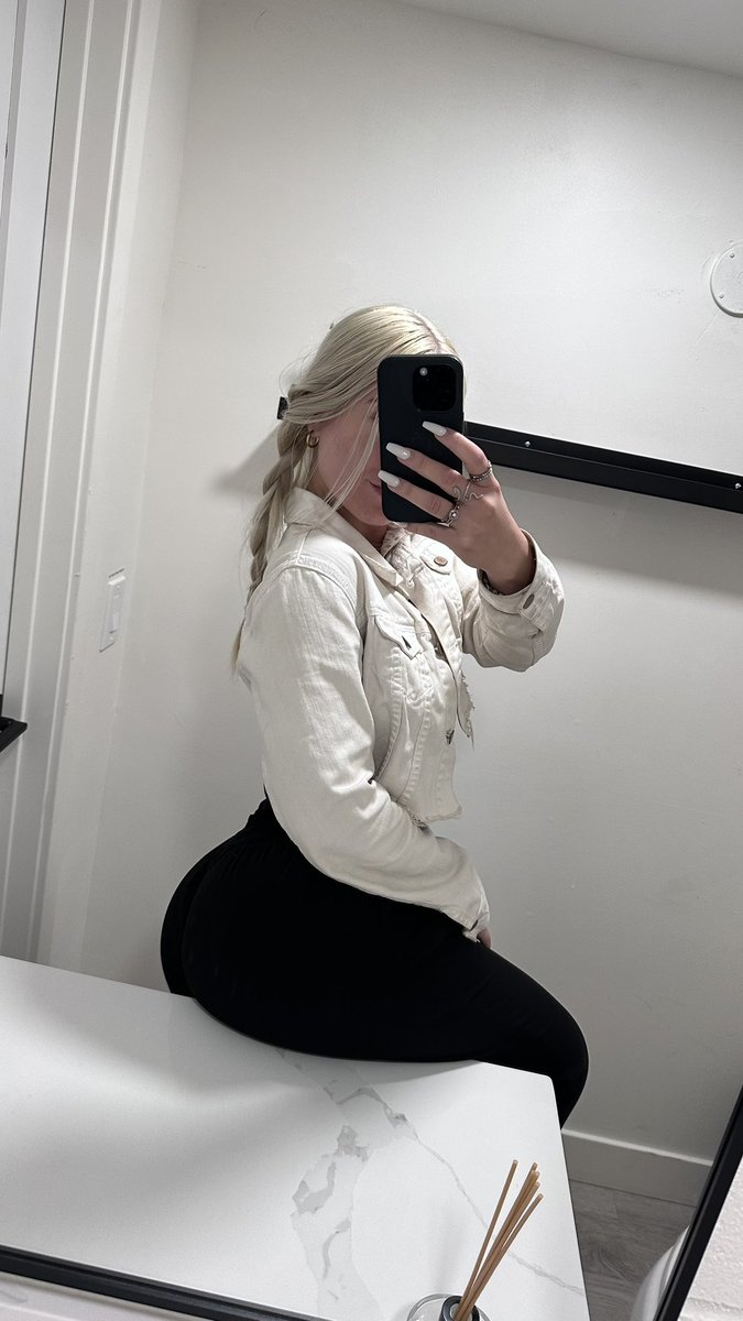 Sub for more content like this 🖤🤍 onlyfans.com/angelandbarbie