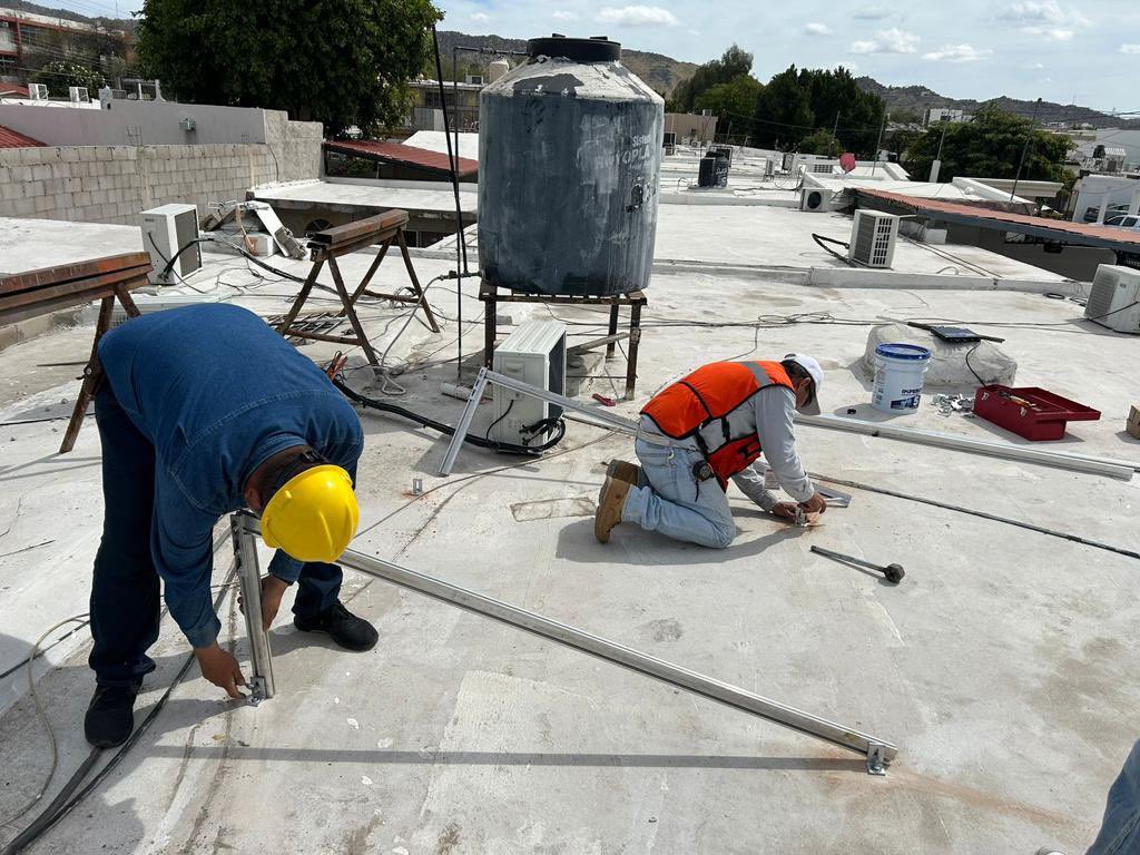amecchmo's tweet photo. ¡Continuamos avanzando en los programas de #ImpulsoSolar y #HogarSolar! ☀️
Aquí puedes observar el proceso de instalación de paneles solares y contribuir así a que la ciudadanía gaste menos en su consumo de luz. 💡
Además de incluir el diagnóstico de eficiencia por #TumbaWatts. https://t.co/GFoPKSdU4t