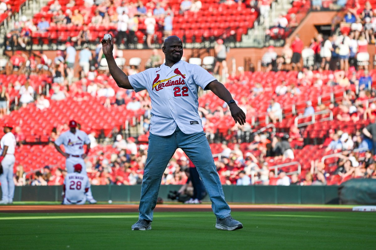 Cardinals's tweet photo. Hard-Hittin' Mark Whiten in the house tonight! 💪

#STLCards https://t.co/gzXf56TpPS