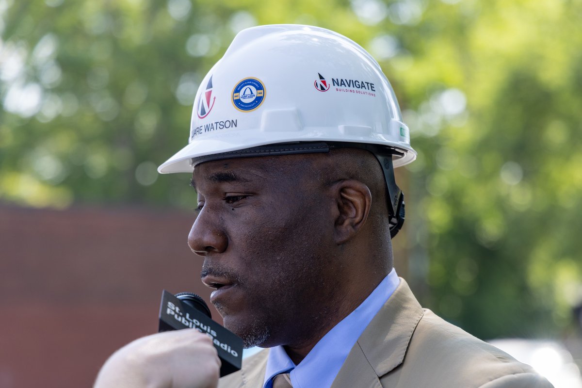 SLPS_INFO's tweet image. And we&apos;re off! Today&apos;s groundbreaking at Columbia Elementary signaled the beginning of the end for miles of lead-based chain link fencing across 21 SLPS sites. Learn more about the fence replacement project at slps.org/fence.