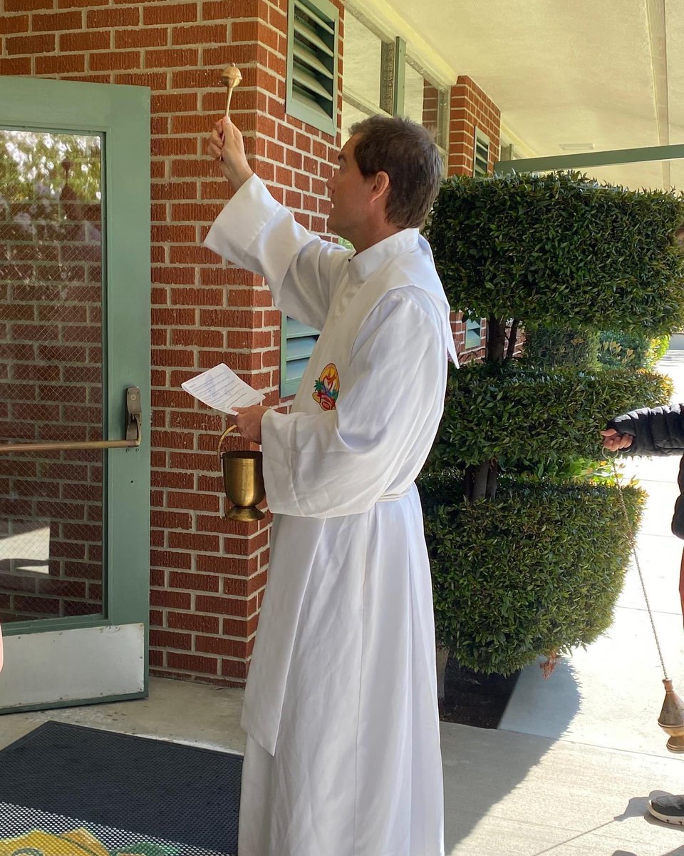 lareina_regents's tweet photo. We are grateful to Father Barnaby Johns, O.S.A. 
Augustinian Director of Mission, Religion Faculty @VillanovaPrep for blessing La Reina's campus in preparation for the 2023-2024 school year.

#catholicschools 
#girlsschool 
#conejovalley https://t.co/xhfWGn2QTx