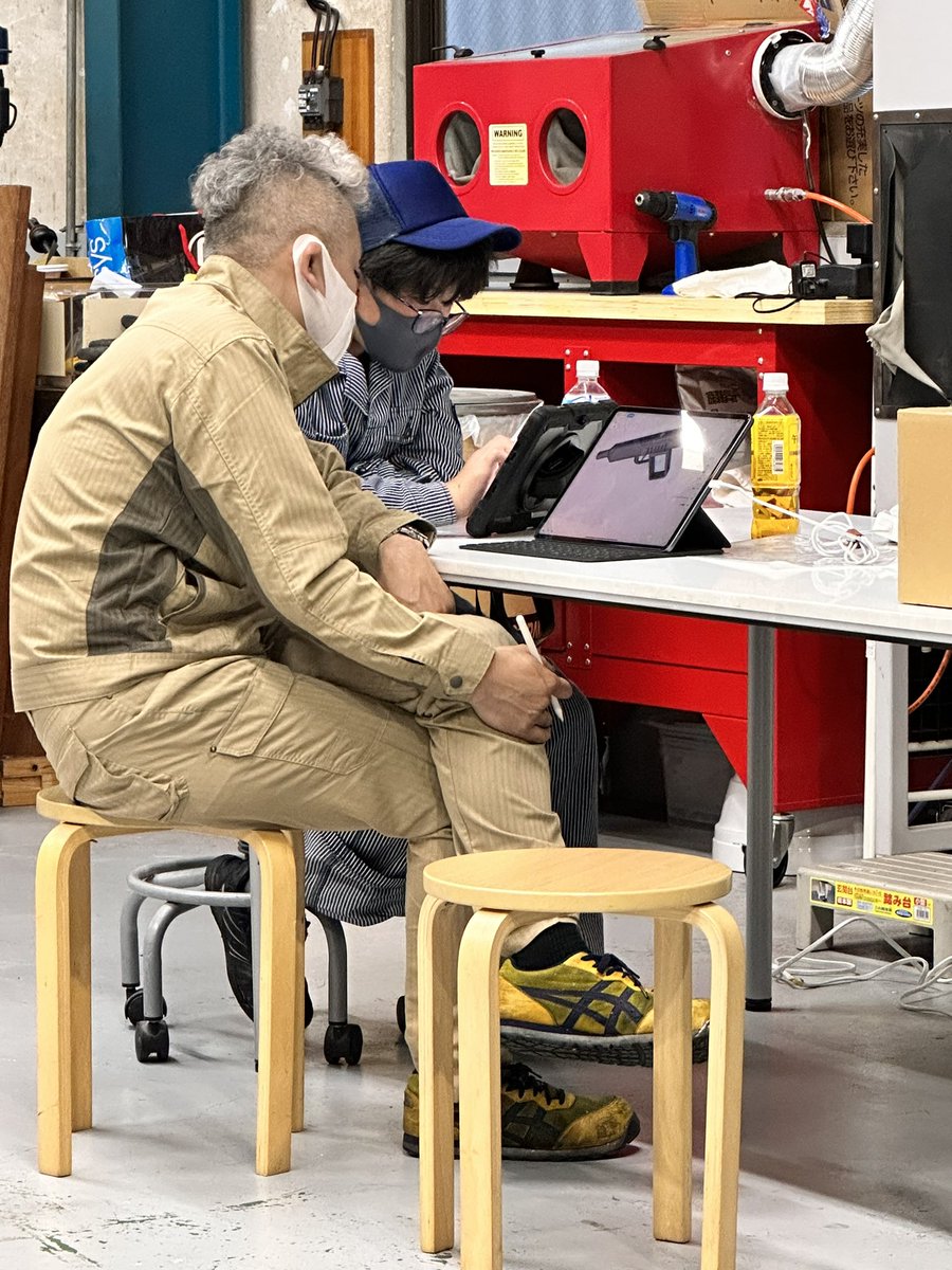 mcckayo's tweet image. 火曜日はリトルマイスター♫
CADのフェーズに入り、3D図面を描き始めました。
使っているのはshaper3D。

デジタルになっても図面を描く概念は同じ。
描き方の手順を順番に覚えていきます。

図が出来たら次は3Dプリンターで造形。
そこからはいろんな加工に広がっていきますよ。

楽しみ😊
#machicoco