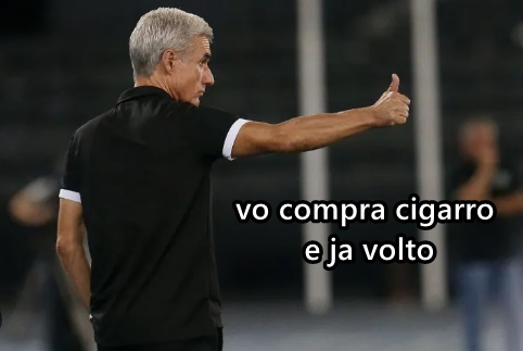 FUTEDADEPRESSAO's tweet photo. Já tô até vendo, 
quinta-feira, 
vitória do Botafogo, 
torcida ovaciona o Castro com gritos de ''fica castro'',
fim do jogo o castro: https://t.co/XNCZBKrk5x