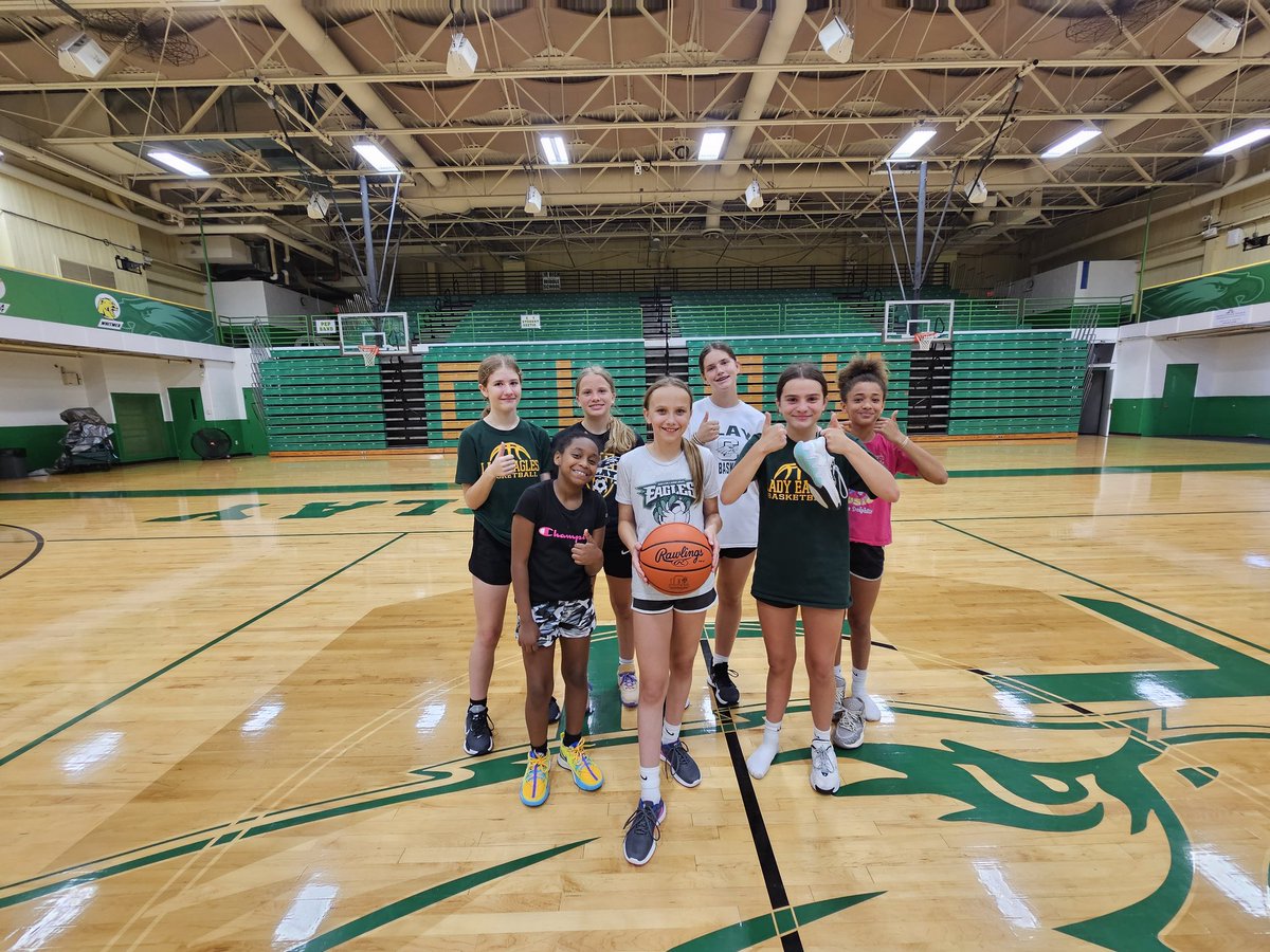 The JH #ladyeagles had open gym this evening along with some conditioning! The summer grind is what makes a great player for the winter! #GoEagles