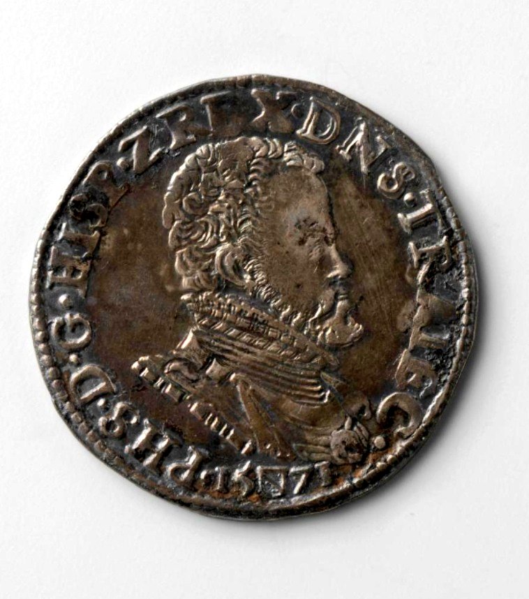 En Utrecht, recientemente, se encontró está moneda con la representación de Felipe II en el anverso. Fue depositada en el Rijksmuseum