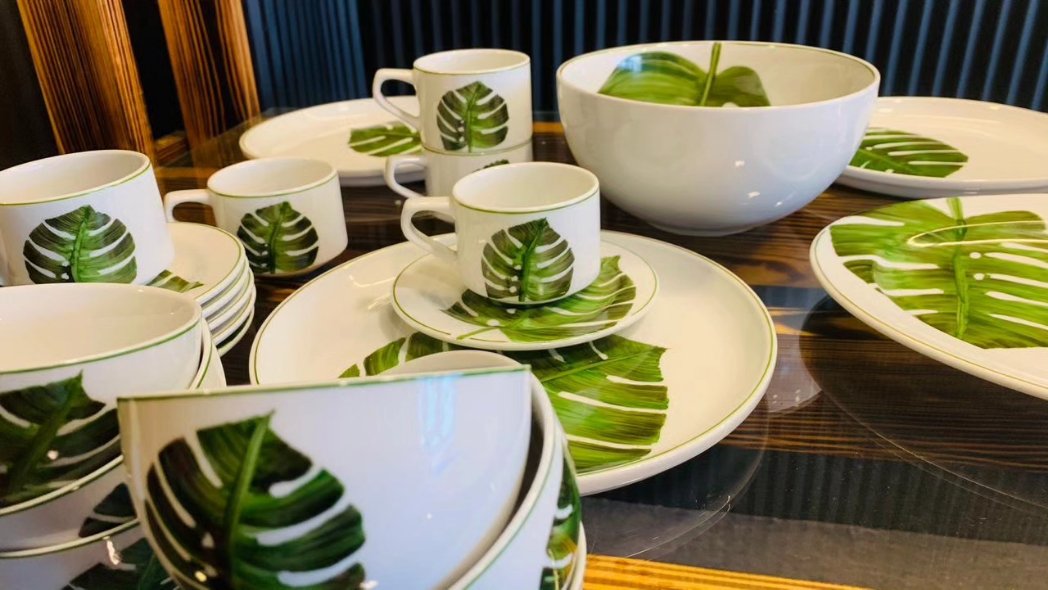 sriceylonp's tweet photo. 🍃B O T A N I C    C U L T U R E 🍽️☕
Customer's choice is the best choice always 🎁 Call us +94702131314 📱
#unique #customised #crockery #hotelware #colorful #tableware #handpainted #madeinsrilanka #elegance #dinnerset #teaset #mugs #ceylon #gift #porcelain #sriceylonporcelain https://t.co/eVvaYUKru5