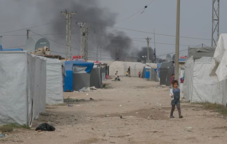 28 juin 2023
une centaine d'enfants français
sont TOUJOURS détenus
dans un camp de prisonniers
en Syrie
Depuis 4 ans
depuis 5 ans
ces enfants sont détenus avec leur mère
sans protection
sans soins ni école
sans droits
TOUS DOIVENT RENTRER
@EmmanuelMacron @MinColonna
#RapatriezLes