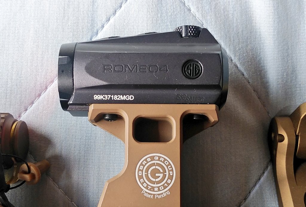 先日それとなく買ったことを匂わせていたSIG ROMEO4M、ちょっとレビューしたいと思います。

ファスガン用ライフルの照準器として購入、Aimpoint T1からのリプレースとなります。

選定理由は何となくネットを徘徊して目にとまったからです🙄