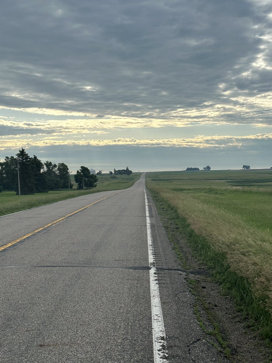 sbperimeter's tweet photo. Day 86: Hazelton,ND to Marion,ND - 102 miles.  Another mild day (overcast and low 70s) and mostly flat.  Not a lot of towns along the route, mostly farm country.  Great day to make up some mileage 😊 https://t.co/9UVHnngrKH