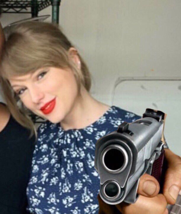 foreveralowen's tweet photo. "Get in the queue 15 minutes beforeha-" I HAVE BEEN QUEUING FOR TWO HOURS WHERE ARE THE TAYLOR SWIFT TICKETS FOR SYDNEY TICKETEK https://t.co/wVyDn9Zg6z