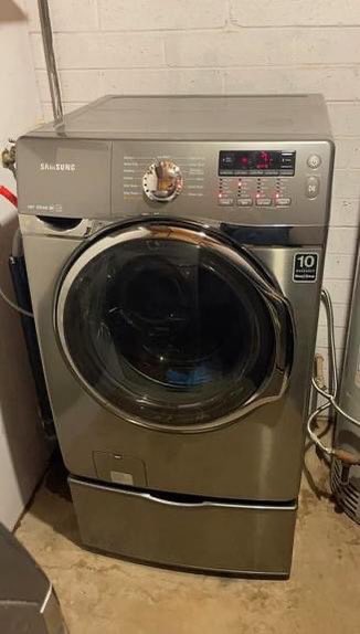 'I just went to buy a Samsung washer and dryer from a guy, and he was asking $500. I told him I just had a kid and if he could take $400, I’d be really grateful. I got home, hooked everything up, and everything worked great. I opened up the dryer to check the lint filter…