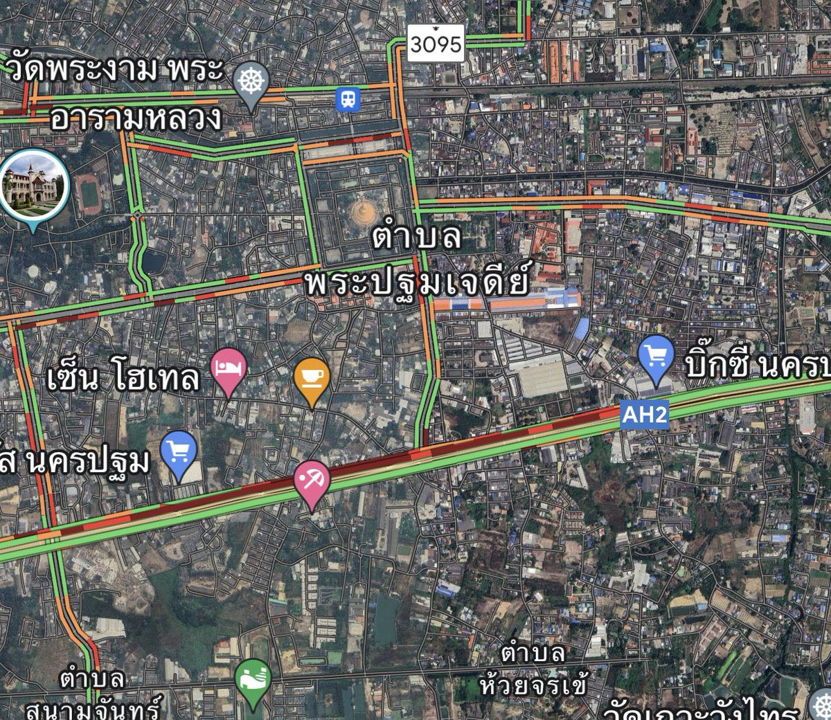 numsrj's tweet photo. @fm91trafficpro @js100radio ถ.เพชรเกษม ขาเข้า กทม. รถบรรทุกชนเกาะกลาง หน้าบิ๊กซี นครปฐม รถติดยาว ถึงหน้าโลตัส นครปฐม  จนท. กำลังเคลื่อนย้าย https://t.co/OwJSNkiQq5
