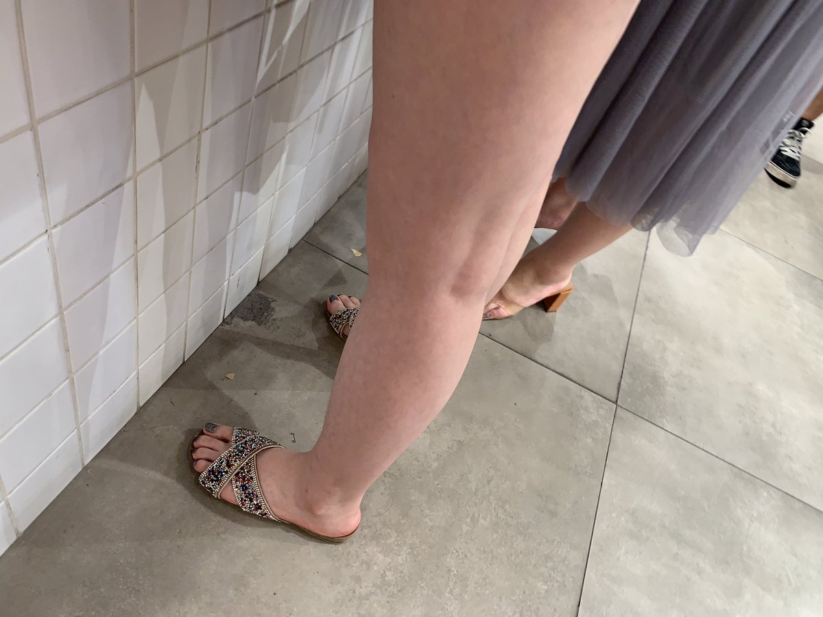 亡命街拍 on Twitter: 亡命原创：那些后悔到爆的没脚，可惜没有仔细记录！喜欢的加扣 街拍 美足 美脚 偷拍 抄底 裙底 